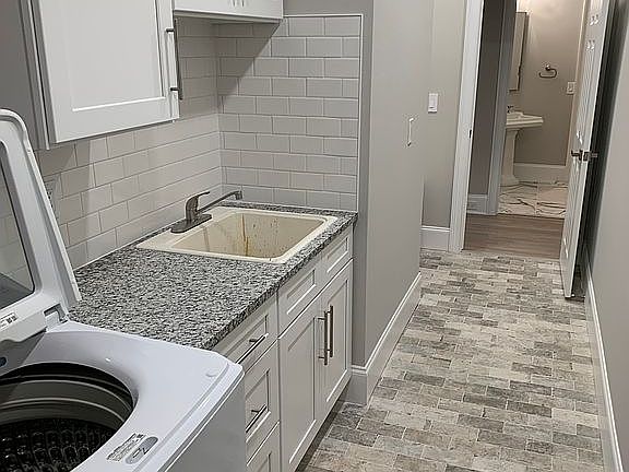 4th image of 700 Pine Leaf Ct