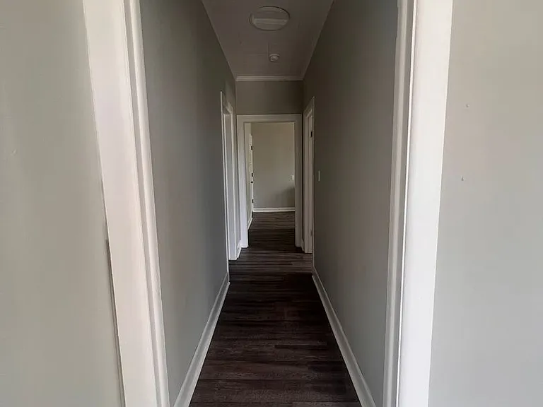 301 S College St — Photo 2