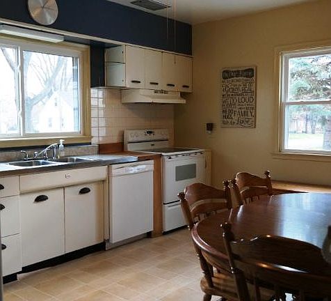2nd image of 835 35th Ave N