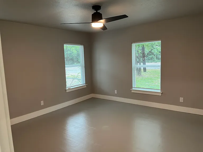 2925 N Travis St — Photo 13