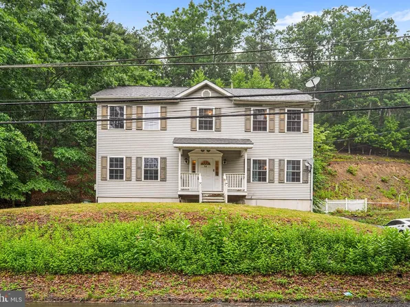 313 Lower Lakeview Dr, East Stroudsburg, PA 18302