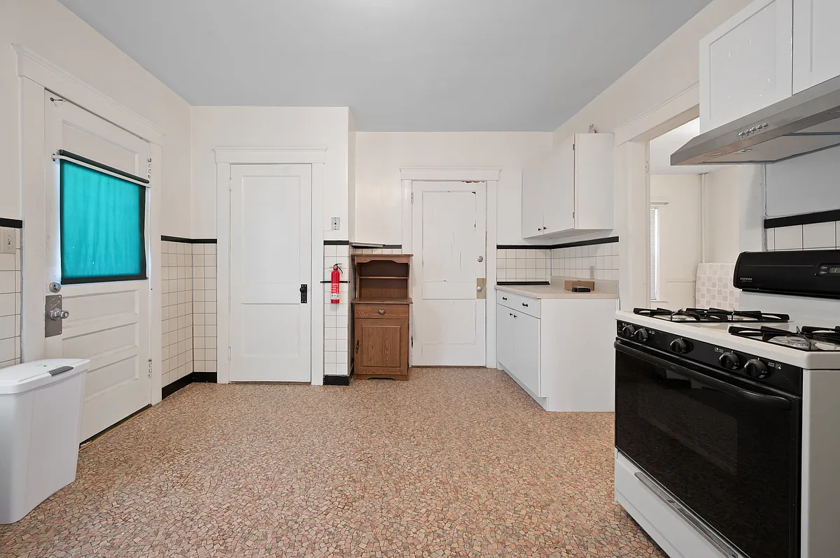 Building Photo - 64 West St #2
