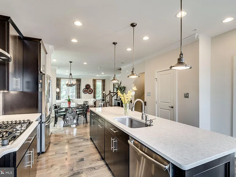 1133 S Monroe St — Photo 4