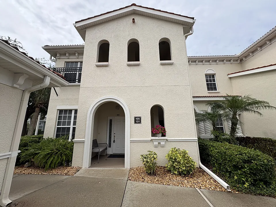101 Ravinia Cir