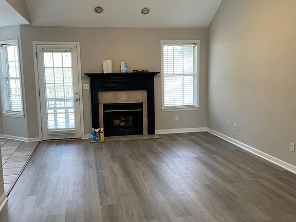 2nd image of 1184 Fuller Glen Cir