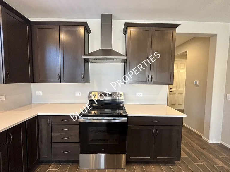 12013 E Ryscott Cir — Photo 5