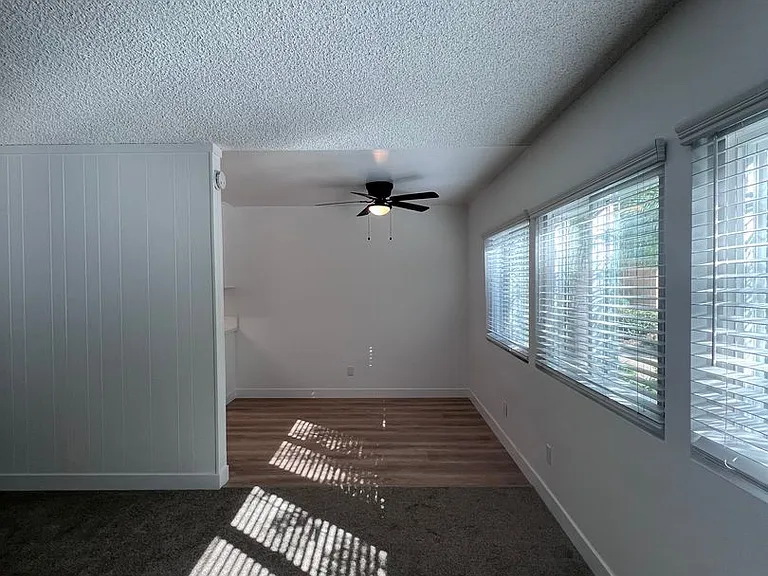 Pacific Breeze Apartments — Photo 3