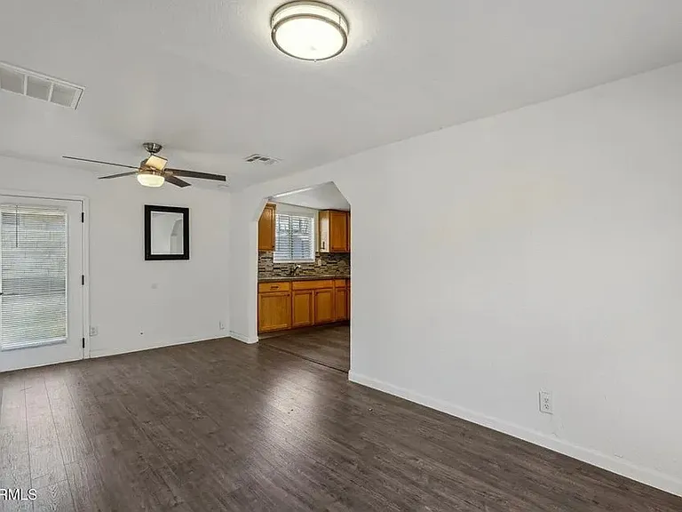 2118 E Oak St #B — Photo 5