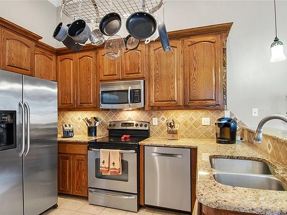 4th image of 2026 Prytania St APT F