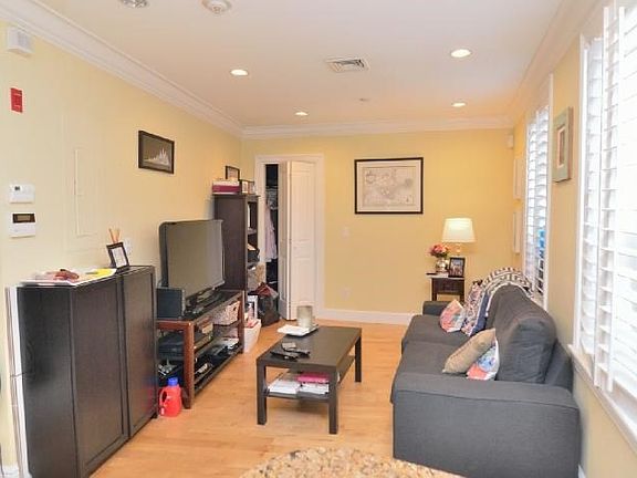 2nd image of 101 Prince St APT 6