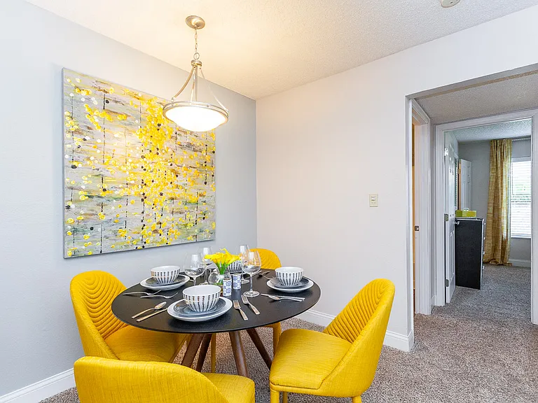 The Reserve At Barry Apartments — Photo 20