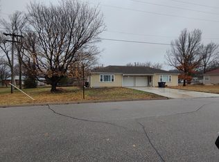 827 Boyd Ave, Newton, KS 67114