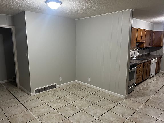 5th image of 303 S 10th St #303