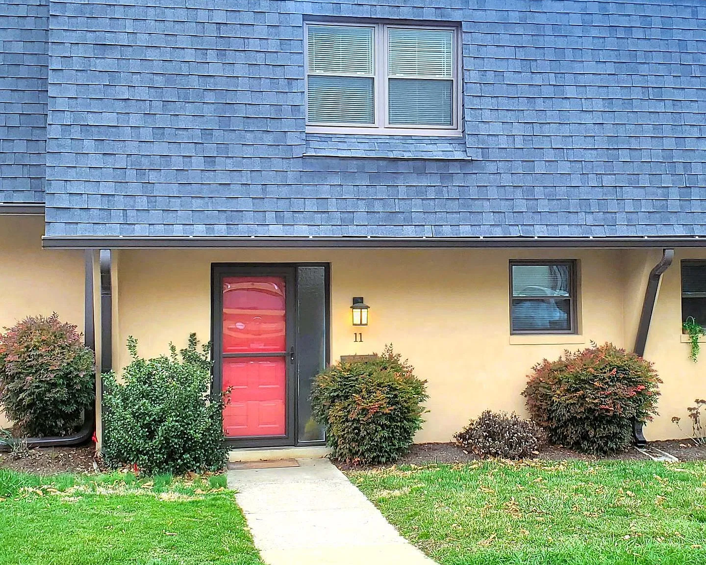 3 bed, 1.5 bath, 1340 sqft, $2,500 — Photo 1