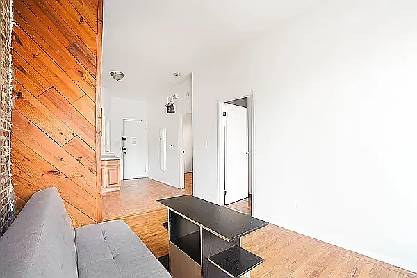 Rented by Waldstar Real Estate LLC | media 19