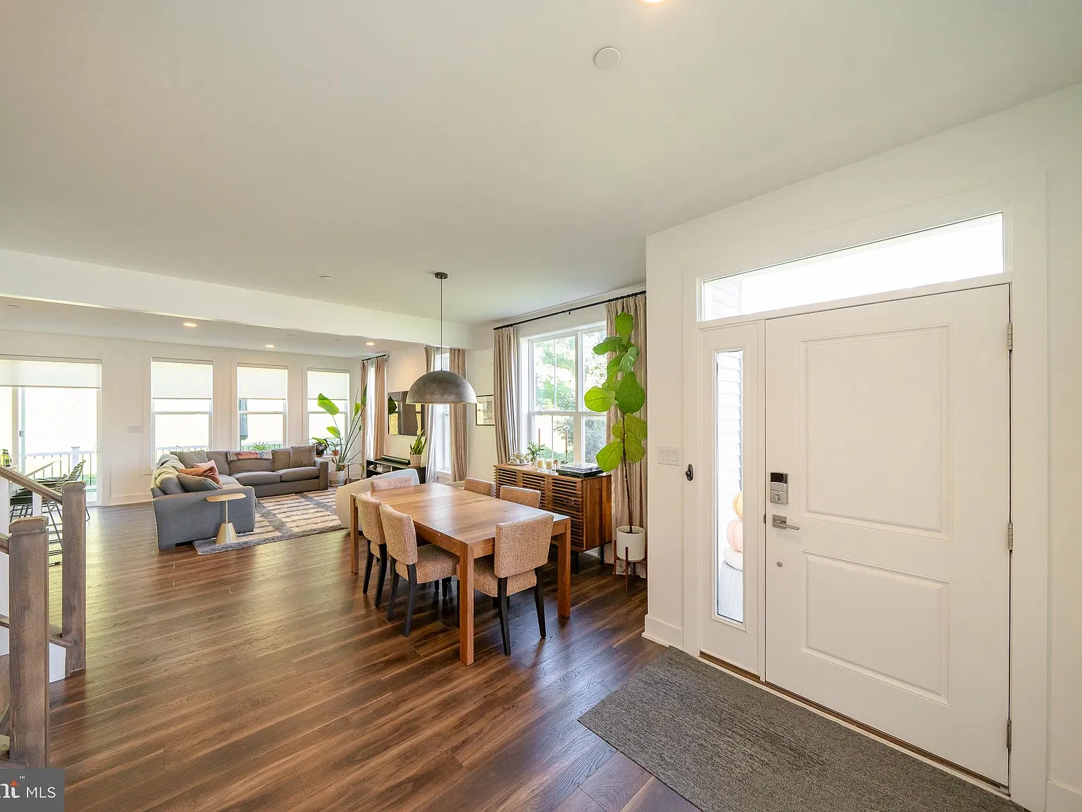 3 bed, 2.5 bath, 2178 sqft, $3,100 — Photo 2