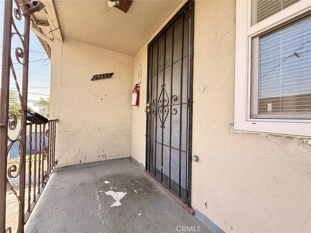 Building Photo - 2433 W Beverly Blvd #1/2
