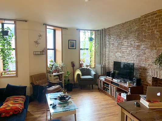 Rented by American Way Real Estate Inc | media 18