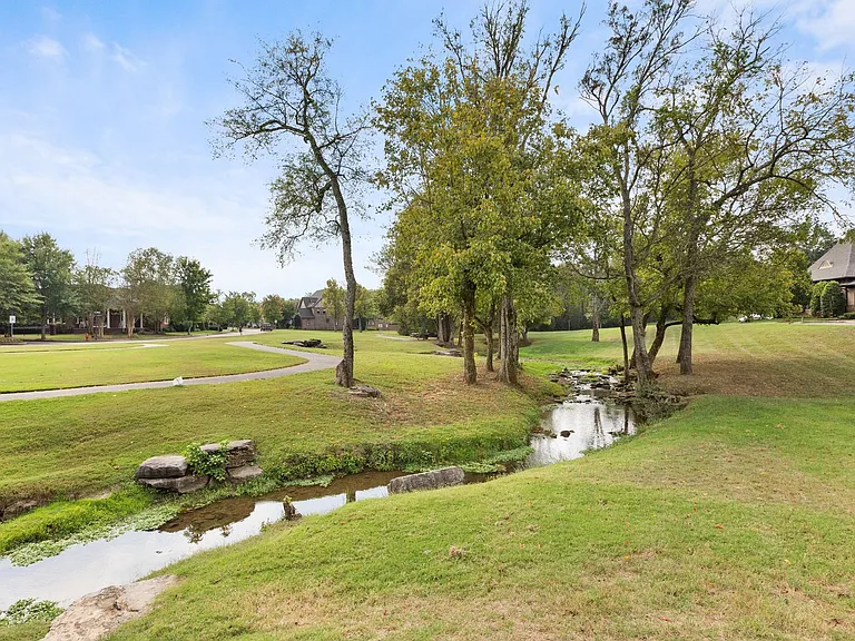 3334 Vinemont Dr — Photo 55