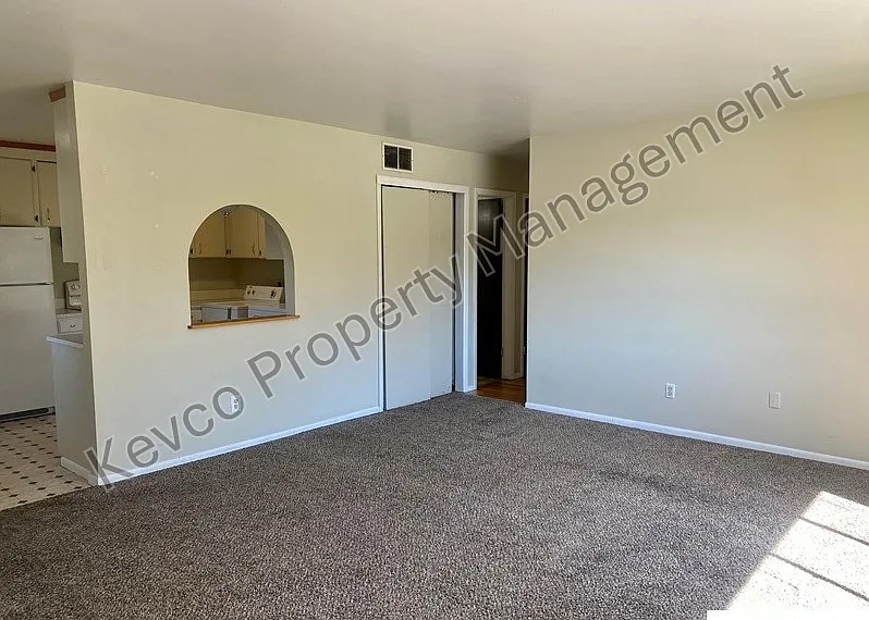 3 bed, $1,500 — Photo 4