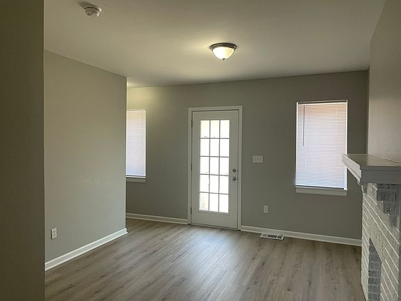 3rd image of 113 E 9th Ave #113