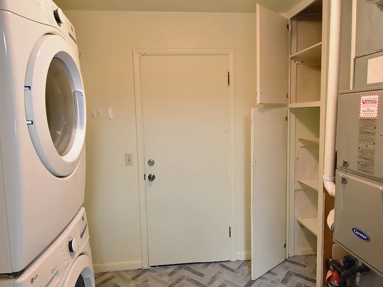 336 W Washington St — Photo 23