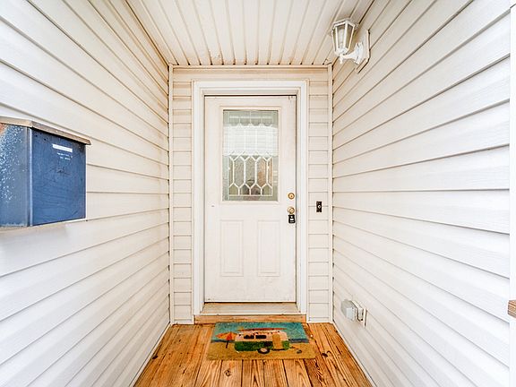 5th image of 1016 Hillside Ave #B