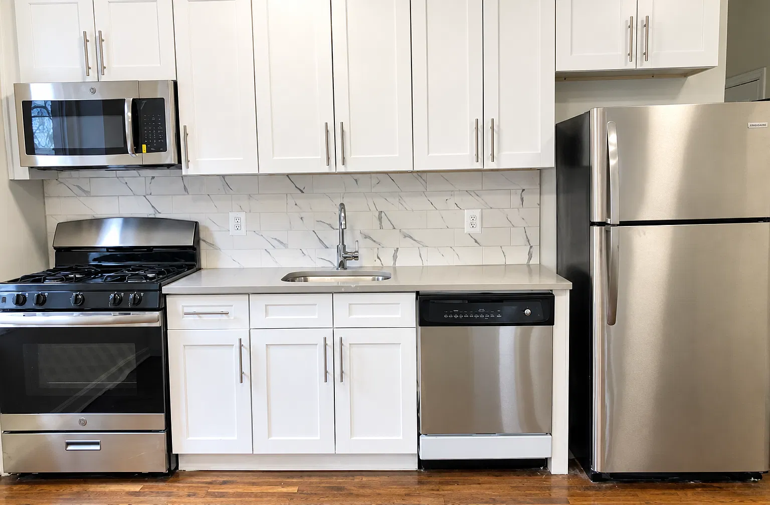 2 bed, 900 sqft, $2,295 — Photo 2