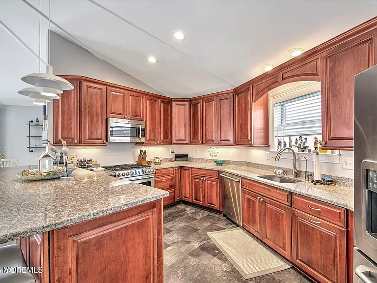 424 E Longport Ave — Photo 11