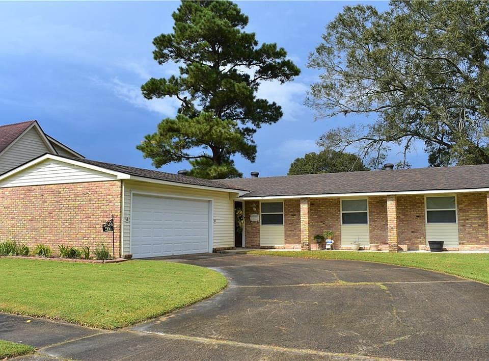 1st image of 417 Corrine Ct