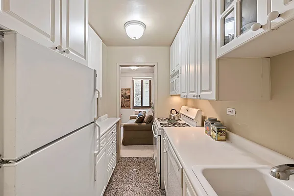 Sold by Nest Seekers International | media 3