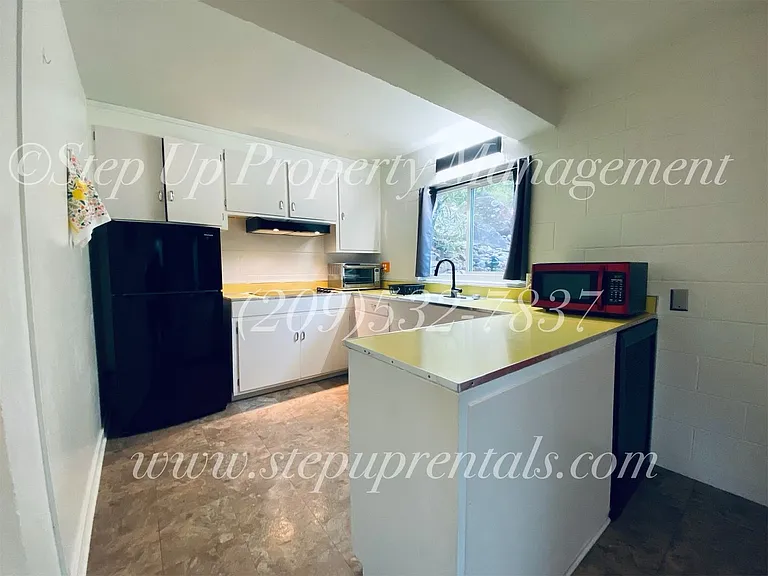 483 E Jackson St — Photo 5
