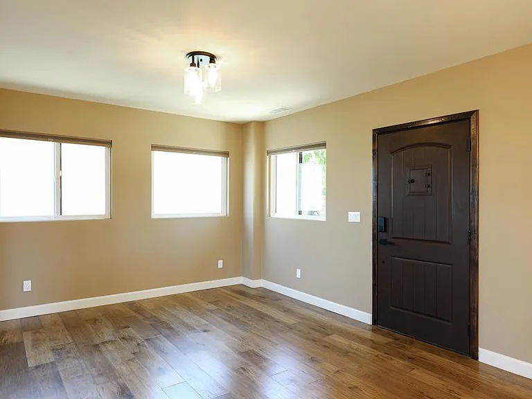 4960 Vista Pl — Photo 5