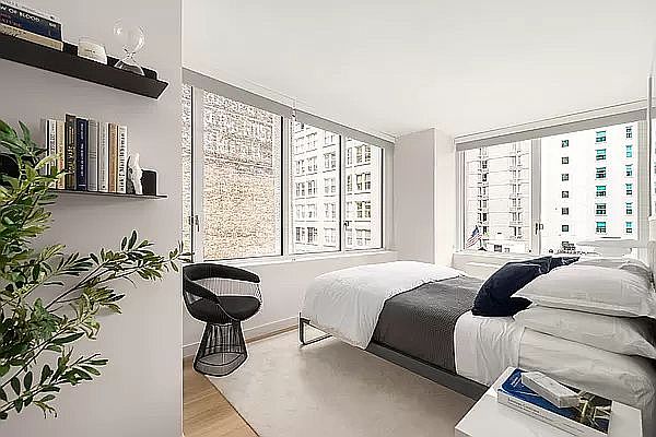 1st image of 136 E 65th St #3E