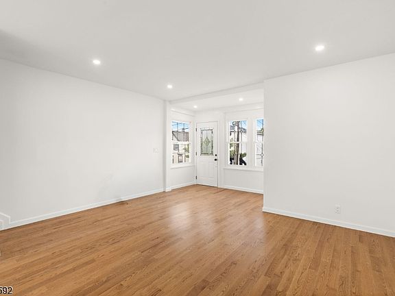 4th image of 345 Forest St