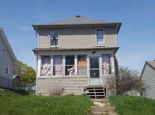 152 6th St, Silvis, IL 61282