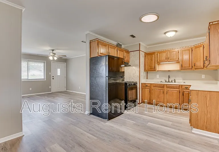 3330 Young Forest Dr — Photo 10