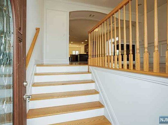 3rd image of 424 Lawton Ave