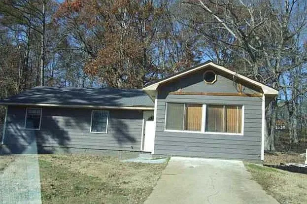 145 Pinehurst Dr photo 1