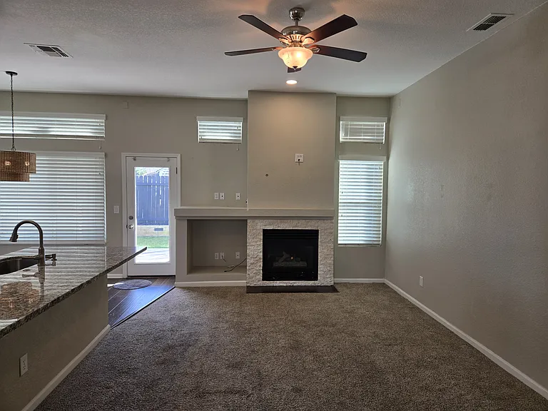 2428 Stefanie Dr — Photo 7