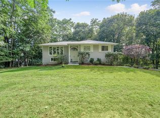 1 Wartburg Pl, Valhalla, NY 10595