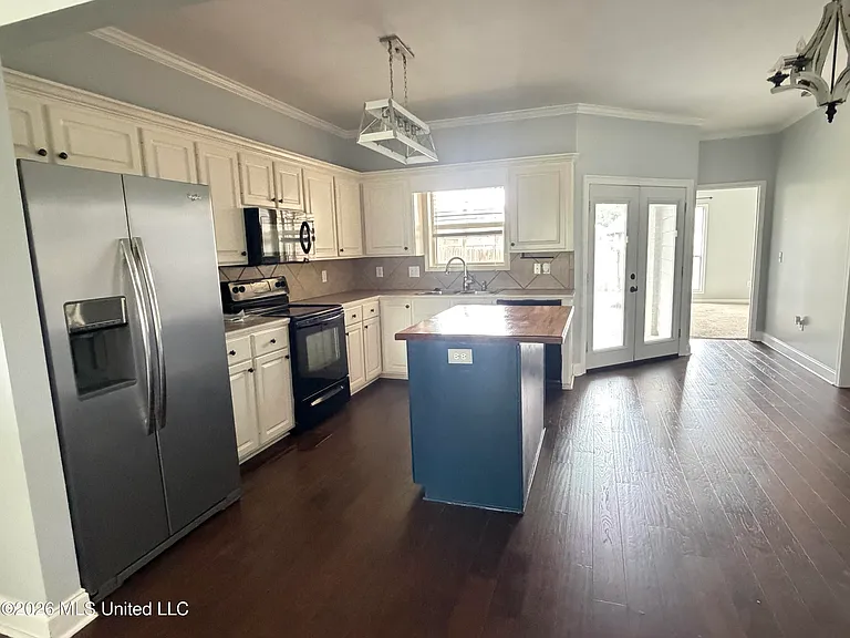 716 Hartwood Cv — Photo 3