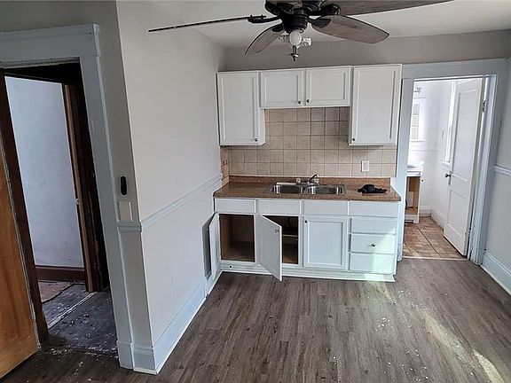 5th image of 11704 Matherson Ave