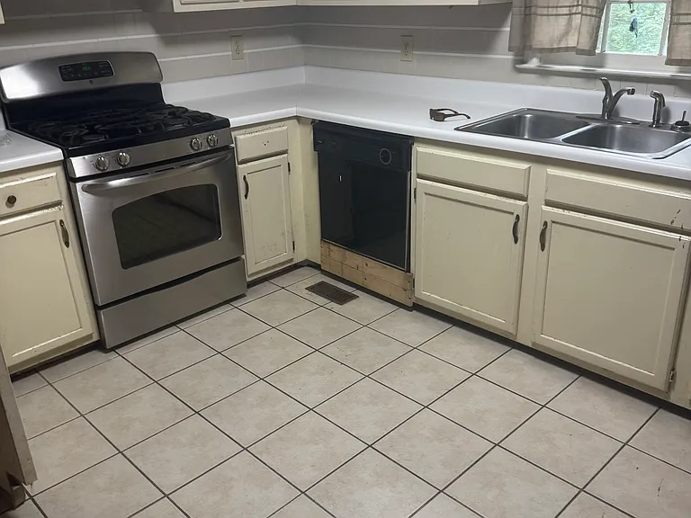 524 Ladora Dr — Photo 3