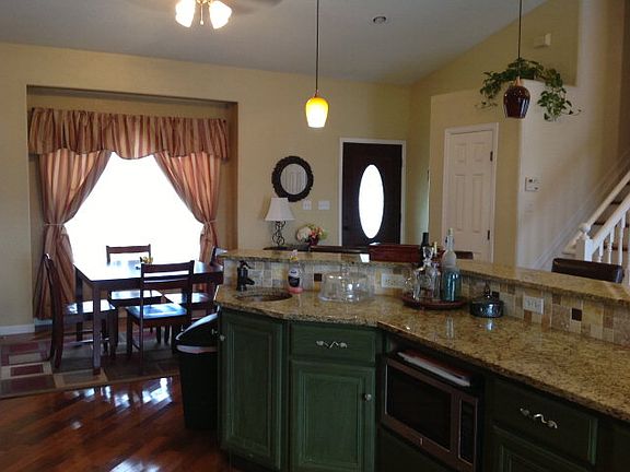 2nd image of 534 W Hook Dr