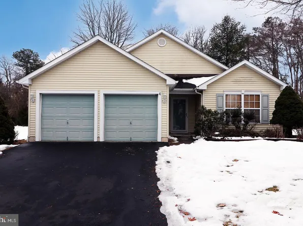 4 Stanton Ct, Whiting, NJ 08759