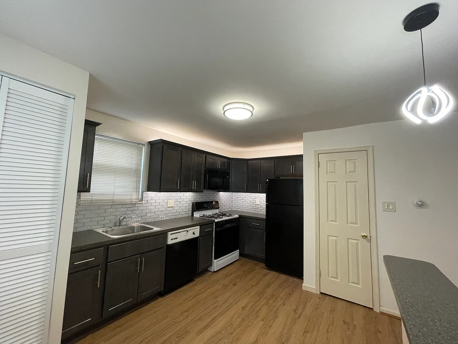 2 bed, 850 sqft, $1,850 — Photo 3