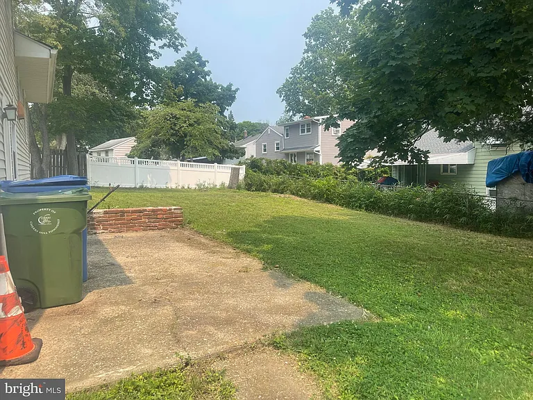 209 Maine Ave — Photo 22