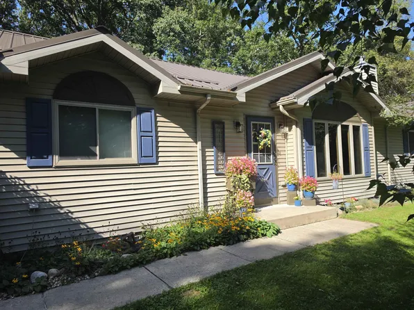 438 Fur Ct, Wisconsin Dells, WI 53965
