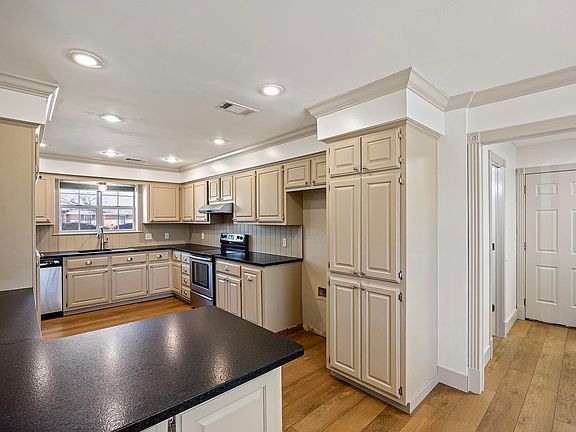 5th image of 2303 W 5th St